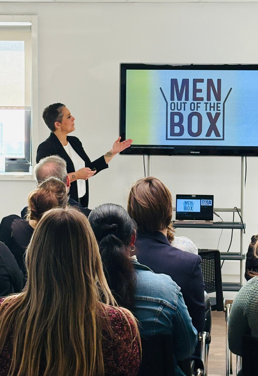 nuria cortes menoutofthebox